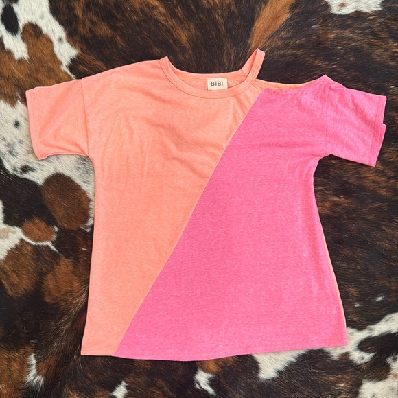 BiBi Tops - BiBi color block cold shoulder t-shirt size small